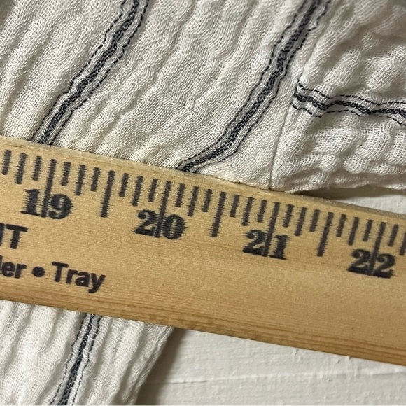 Love Notes Cropped Long Sleeve Blous Medium White Blue Striped Button Up Cotton - Picture 6 of 7